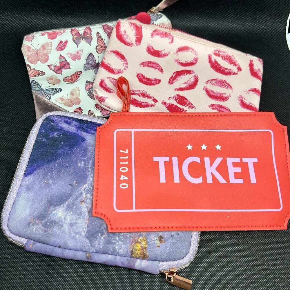 Mixed lot of Ipsy and other cosmetic/storage bags.